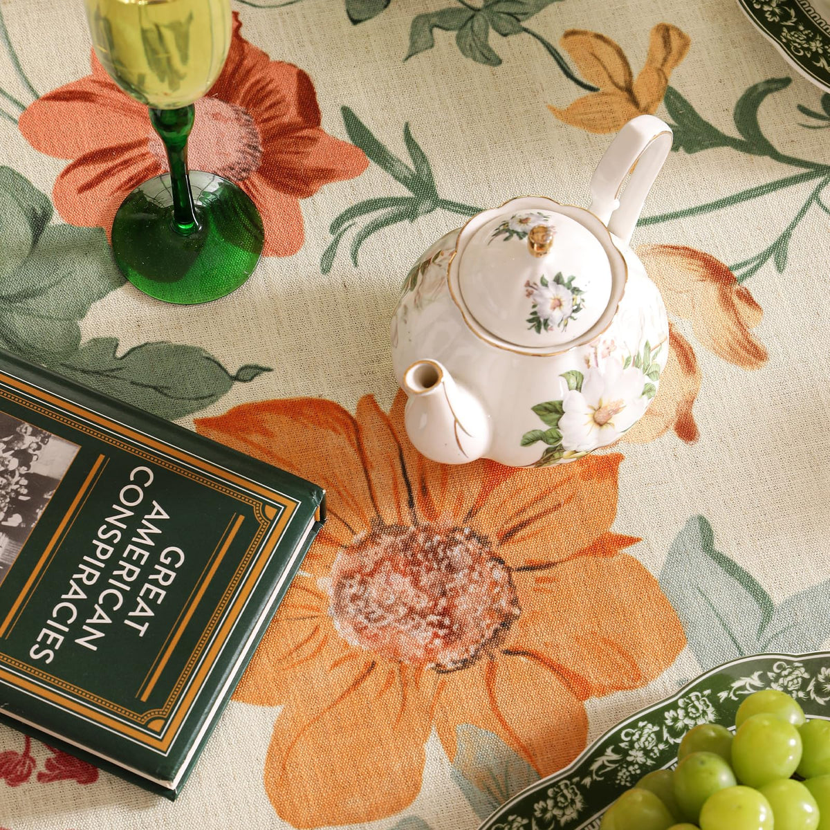 Vintage Floral Tablecloth for Dining with Rectangular Fit